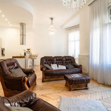 Garys Bright And Spacious Two Bedroom Flat Near Danube Budapest Exterior foto