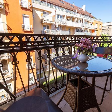 Garys Bright And Spacious Two Bedroom Flat Near Danube Budapest Exterior foto