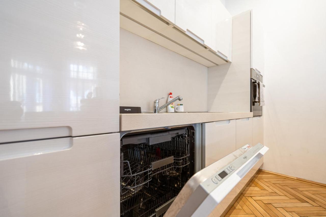 Garys Bright And Spacious Two Bedroom Flat Near Danube Budapest Exterior foto
