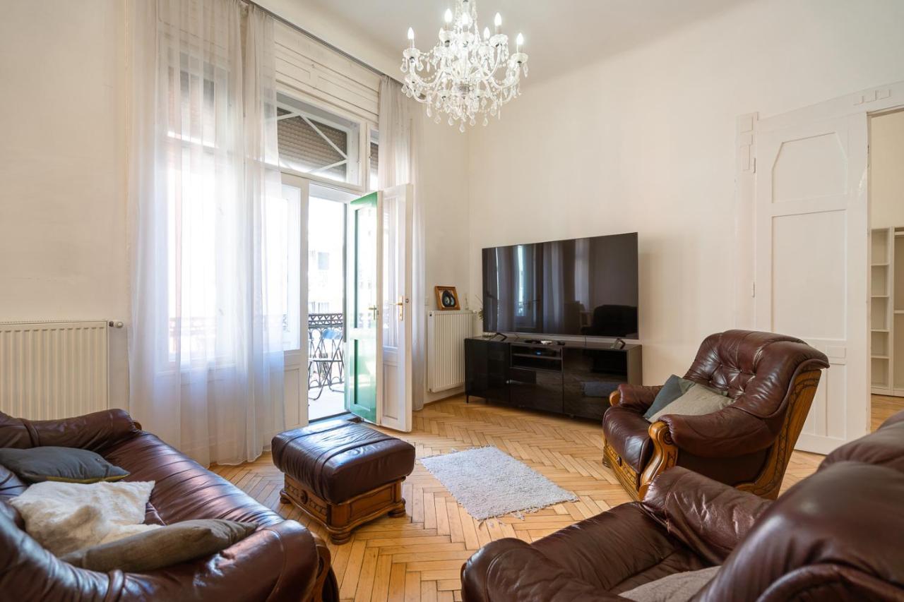 Garys Bright And Spacious Two Bedroom Flat Near Danube Budapest Exterior foto