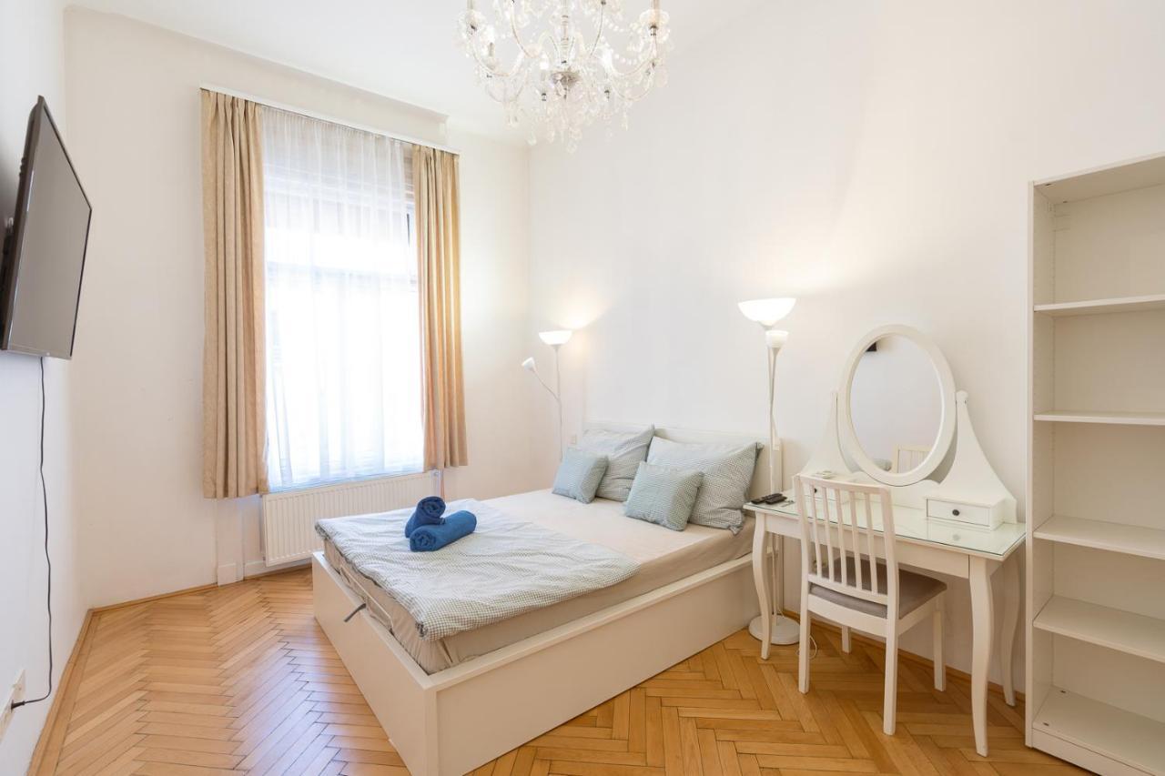Garys Bright And Spacious Two Bedroom Flat Near Danube Budapest Exterior foto