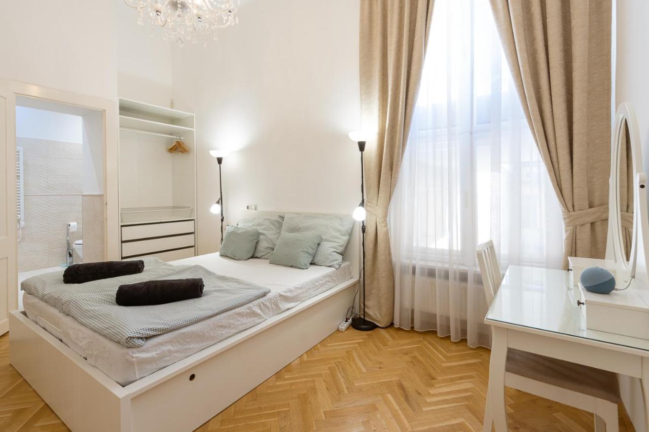 Garys Bright And Spacious Two Bedroom Flat Near Danube Budapest Exterior foto
