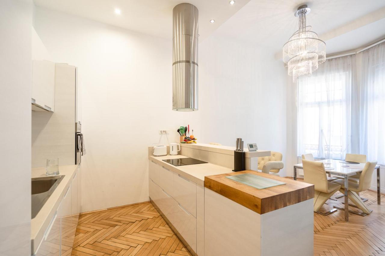 Garys Bright And Spacious Two Bedroom Flat Near Danube Budapest Exterior foto