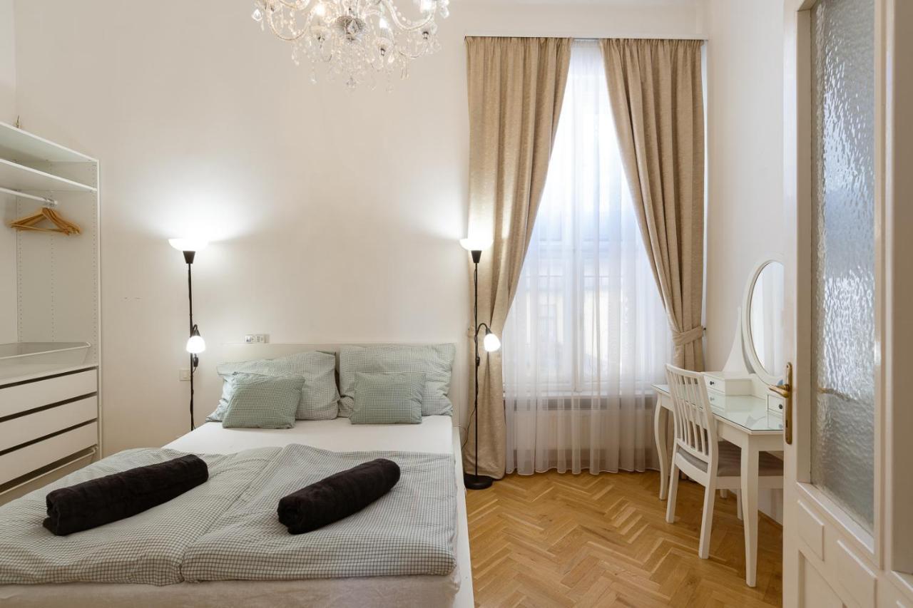 Garys Bright And Spacious Two Bedroom Flat Near Danube Budapest Exterior foto