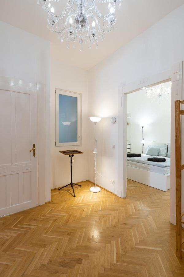 Garys Bright And Spacious Two Bedroom Flat Near Danube Budapest Exterior foto